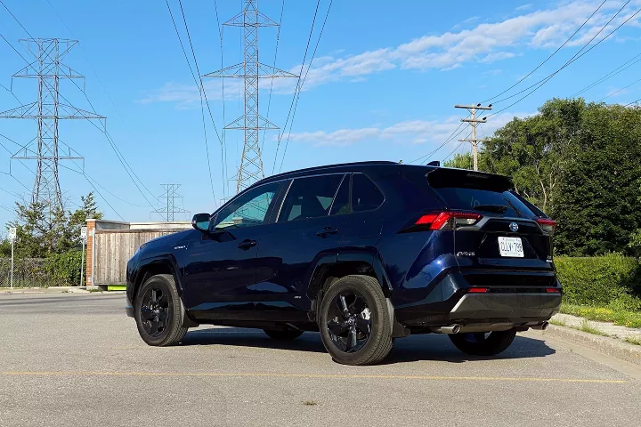 2020 Toyota RAV4 gallery image 2