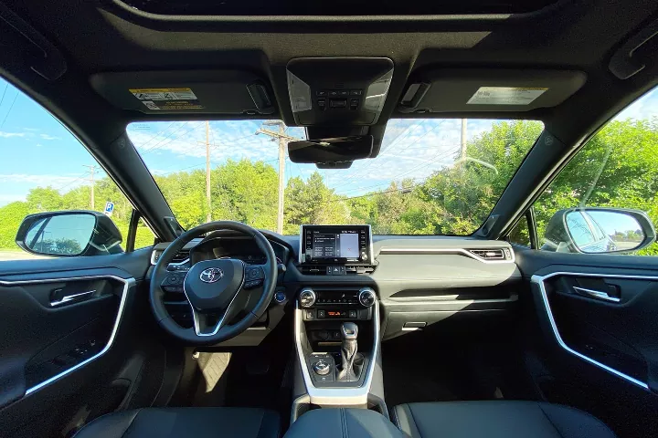 2020 Toyota RAV4 gallery image 3